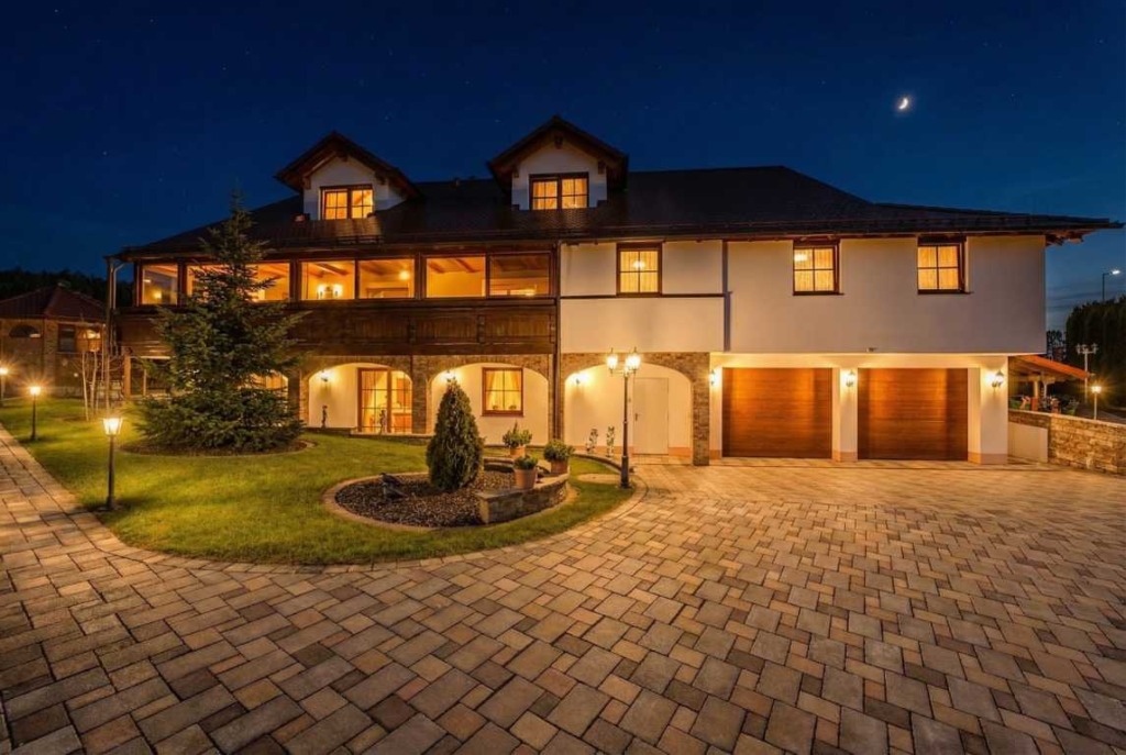 Landhausvilla Nachtaufnahme