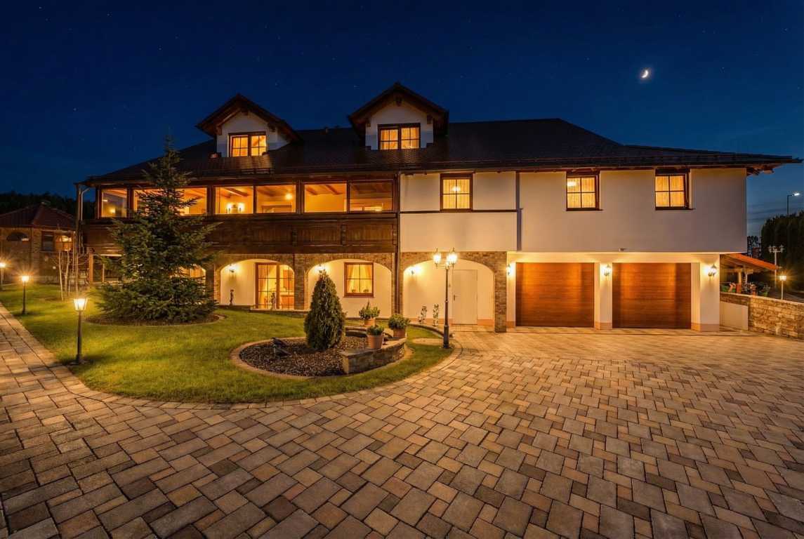 Landhausvilla Nachtaufnahme